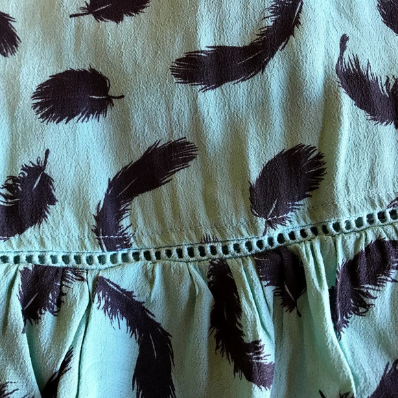 Torrid Aqua Blouse with Ruffled Hem and Black Feather Print size 3x - Picture 7 of 8